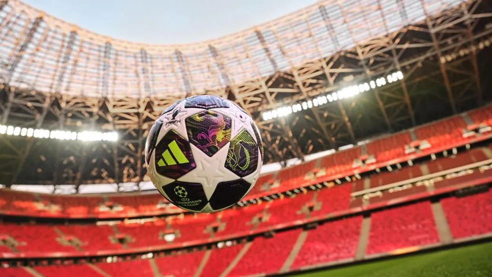 UEFA revela bola oficial para a final em Budapeste — Foto: Divulgação