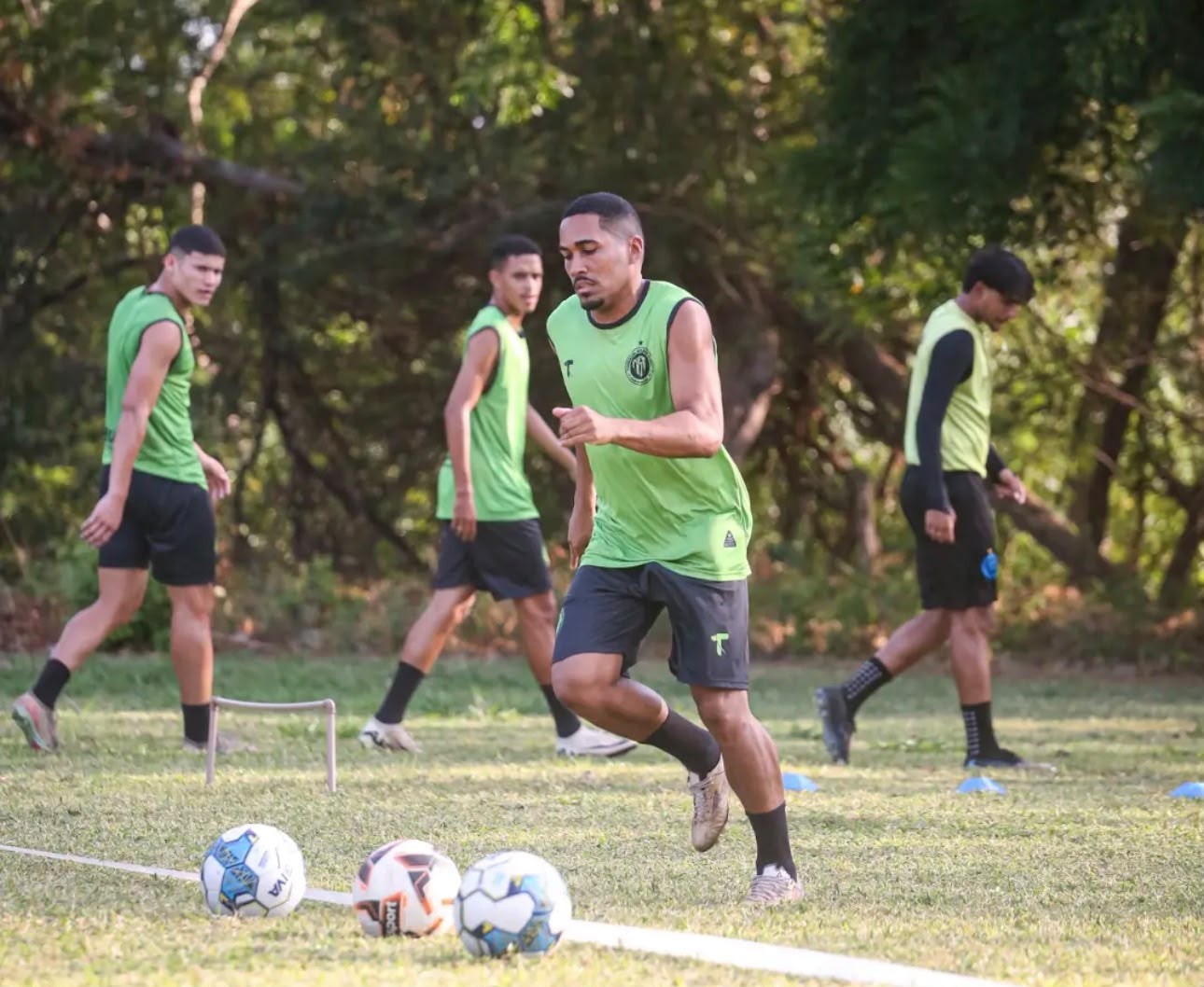 Escalação do Comercial-PI: Izaldo e Serginho retornam ao time, mas volante é desfalque