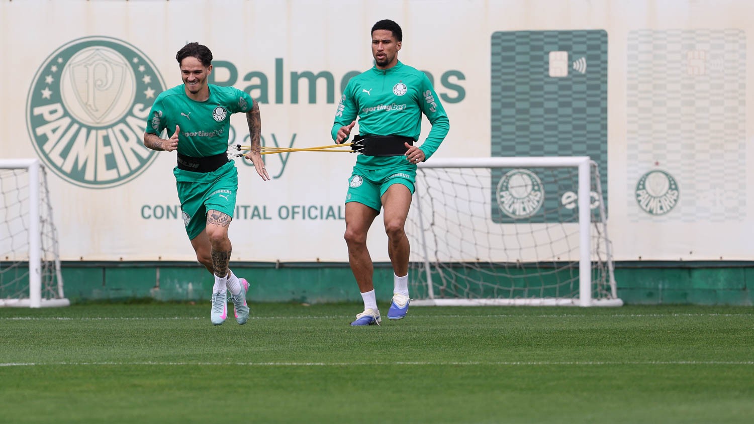 Escalação do Palmeiras: zagueiros seguem fora de treino, e Abel vai precisar mudar contra Corinthians