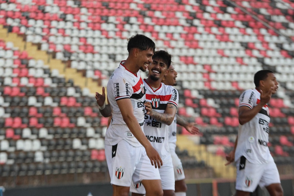 Guilherme Madruga, ex-volante do Botafogo-SP, espera estar no próximo Puskás — Foto: João Victor Menezes de Souza / Agência Botafogo