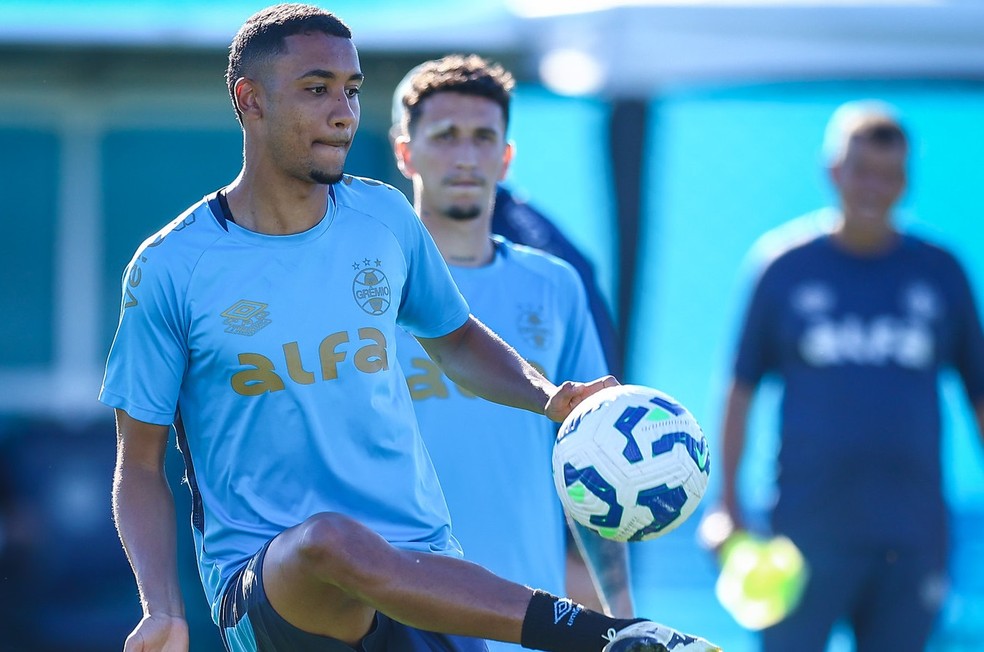 André Henrique em treinamento do Grêmio no CT Luiz Carvalho nesta quarta-feira — Foto: Lucas Uebel / Grêmio / Divulgação