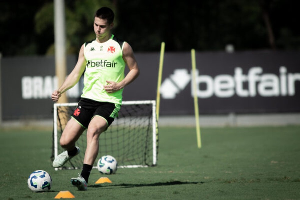 Em fase final de recuperação, Estrella não atua pelo Vasco há quase um ano — Foto: Matheus Lima/Vasco