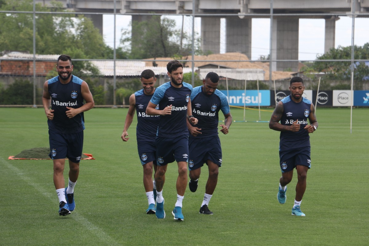 Grêmio avalia troca de Marinho por Juninho Capixaba; Corinthians ainda aguarda contato