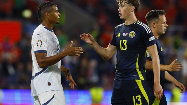 Akanji Jack Hendry Escócia Suíça