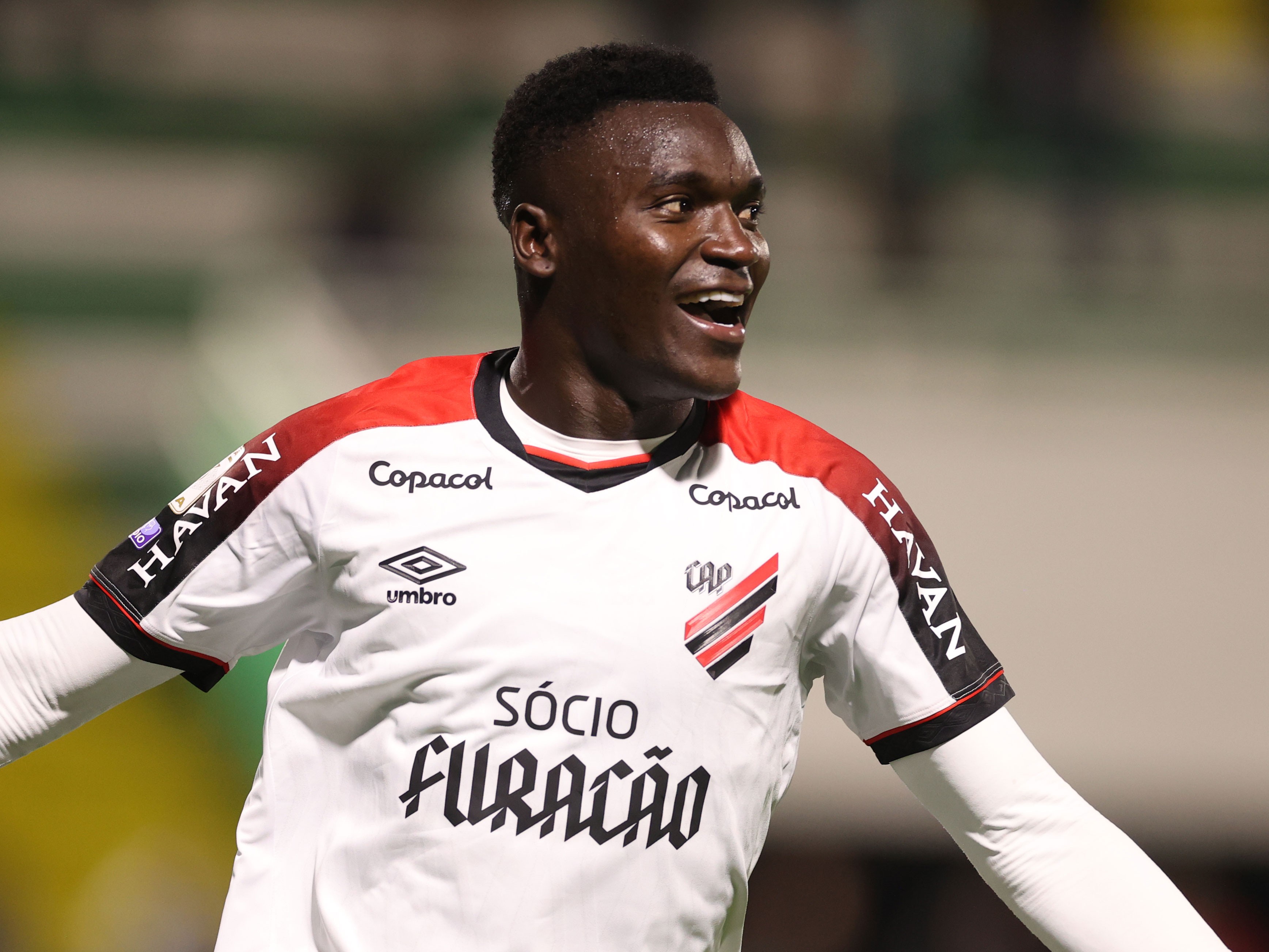 Viveros, do Athletico, ultrapassa Tevez e quebra recorde entre estrangeiros no Brasileirão; veja