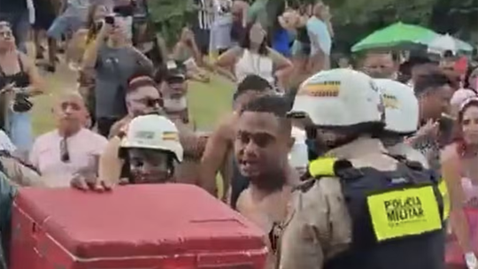 Ex-jogador de América-MG e Cruzeiro é preso em bloco de Carnaval em BH