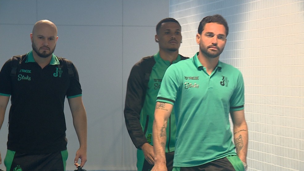 Gilberto na zona mista da Arena — Foto: Reprodução/RBS TV