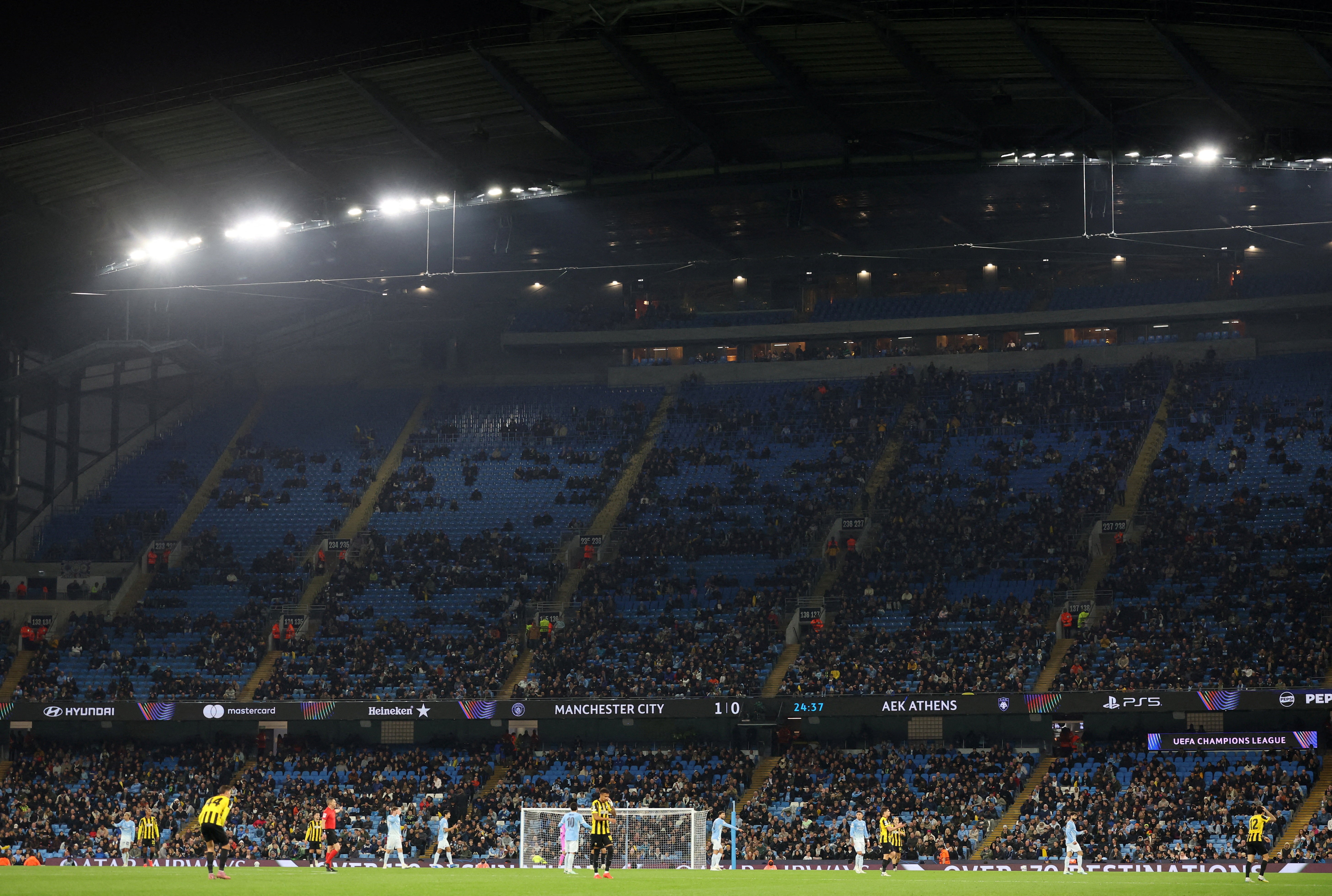 Mais de 20 mil lugares vazios no Etihad Stadium na Champions rendem provocações ao City