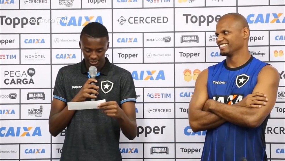 Andrew participou de homenagem ao goleiro Jefferson � Foto: Vitor Silva/Botafogo