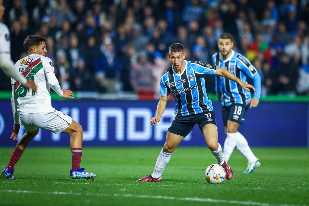 Monsalve se destaca em pouco tempo de Grêmio e já entra na briga por titularidade no meio-campo — Foto: Lucas Uebel/Grêmio