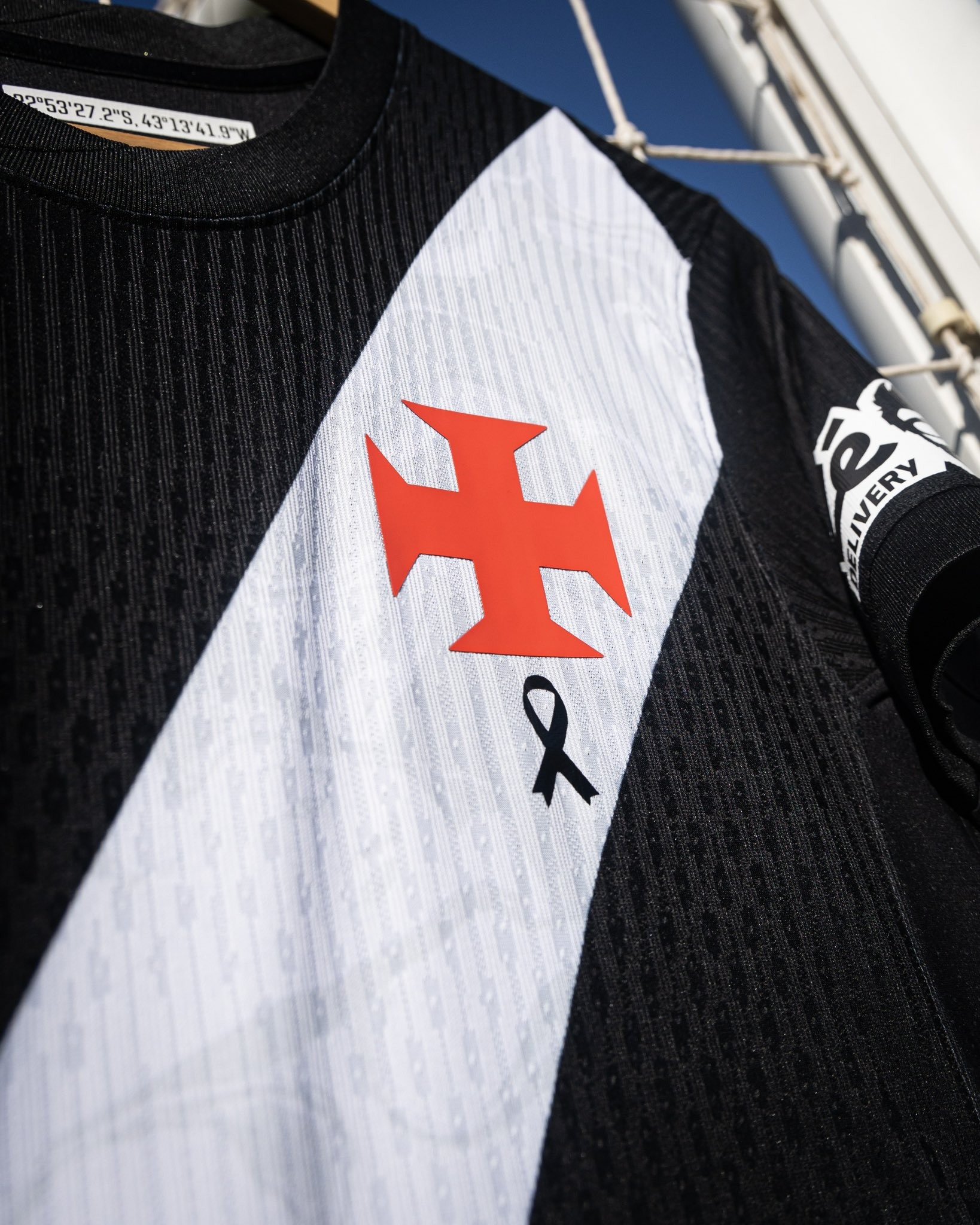 Com mosaico, Vasco prepara série de homenagens a Geovani em jogo contra o Bragantino