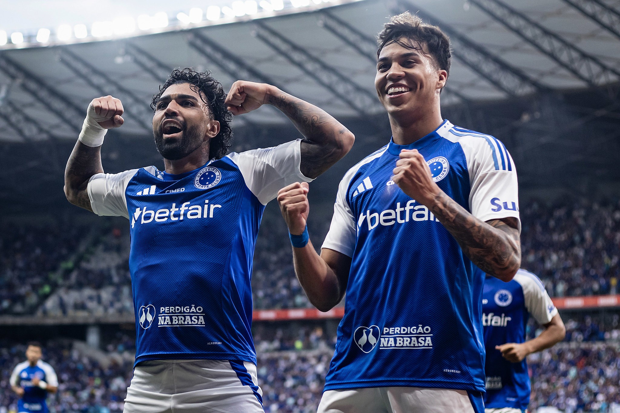 Com sete pendurados, Cruzeiro passa ileso e não perde jogadores 