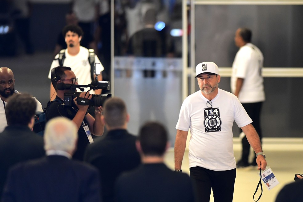 Augusto Melo antes de Corinthians x Flamengo — Foto: Marcos Ribolli