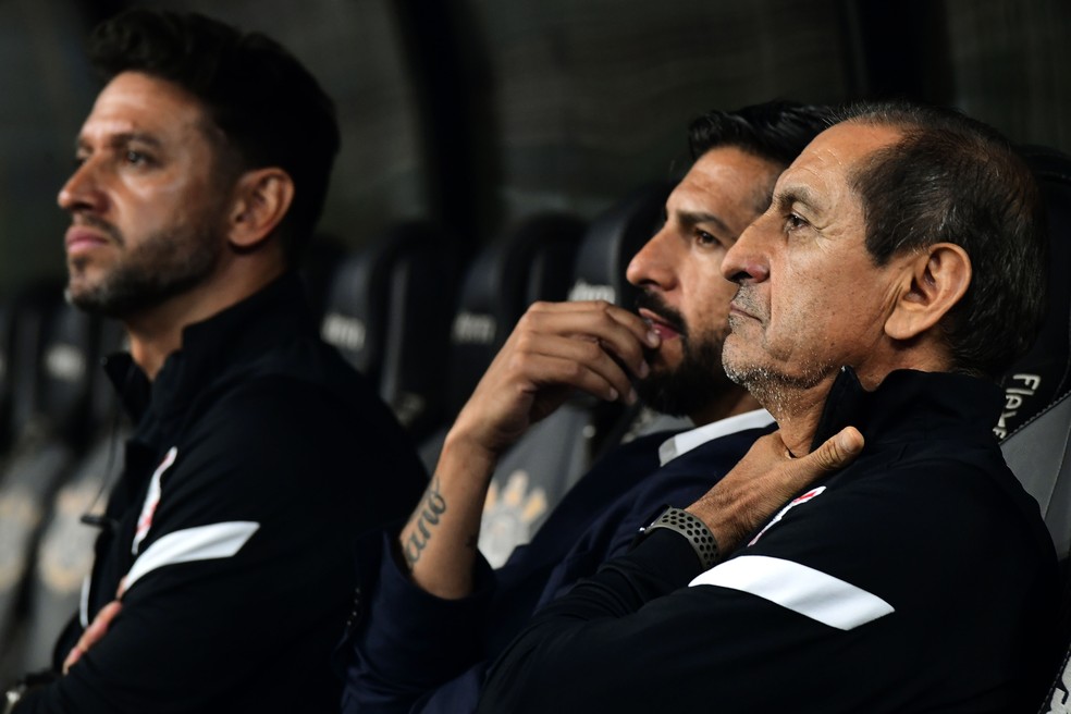 Ramón Díaz vai permanecer no Corinthians para o ano que vem — Foto: Marcos Ribolli