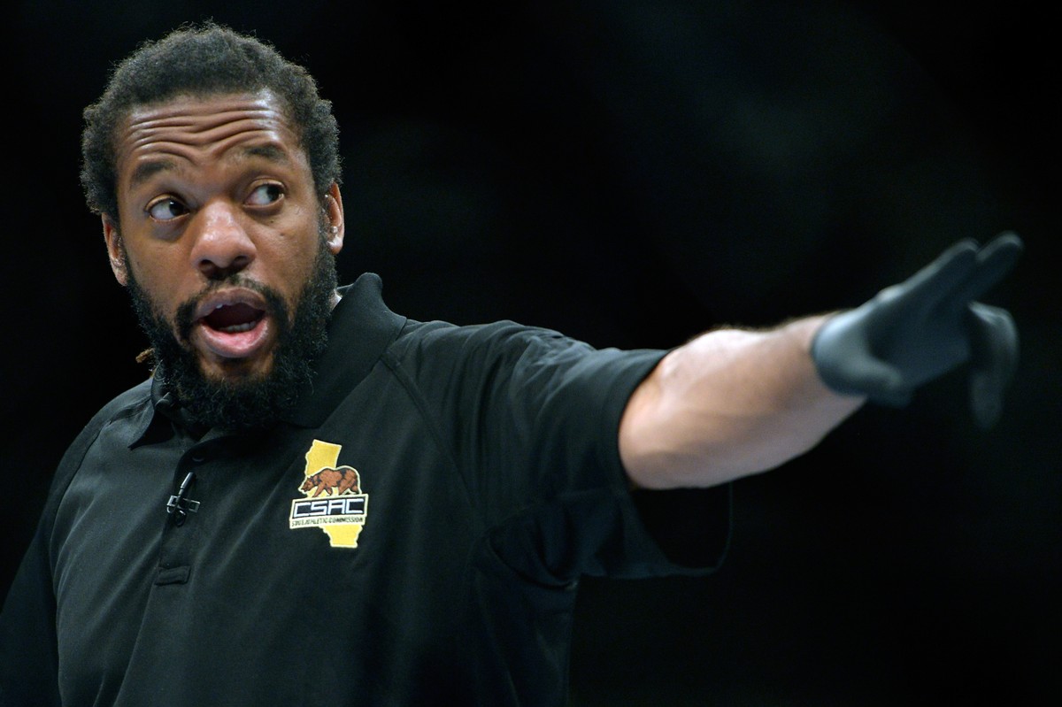 Herb Dean responde a Dan Hardy " Vestirse de SuperHomem e se achar
