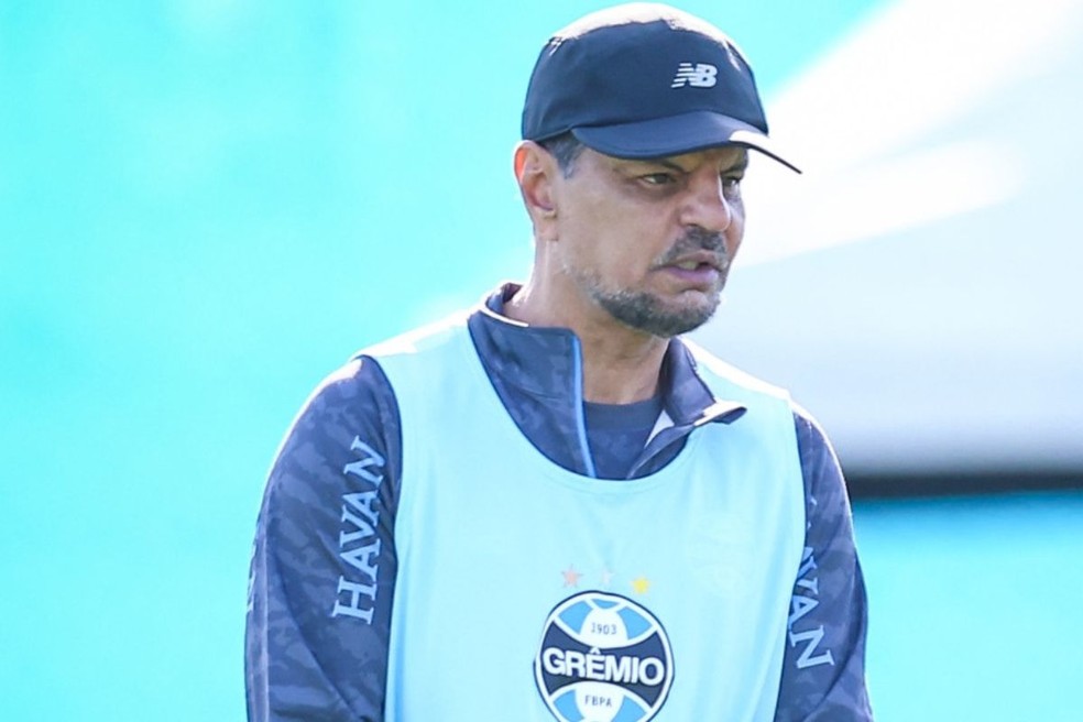 Alexandre Mendes no treino do Grêmio — Foto: Lucas Uebel/Grêmio