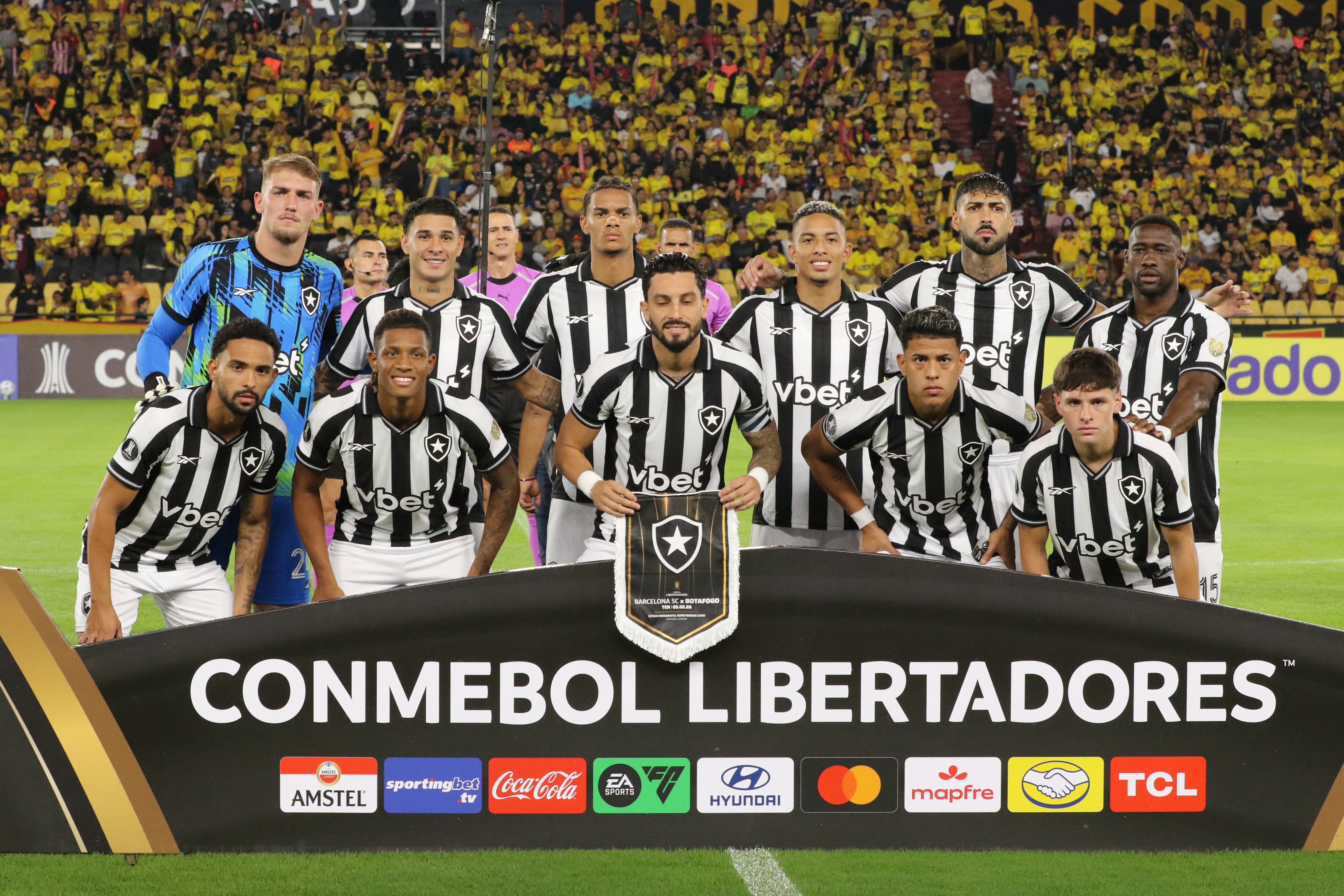 Matheus Martins evita derrota, mas Vitinho é o melhor; dê notas