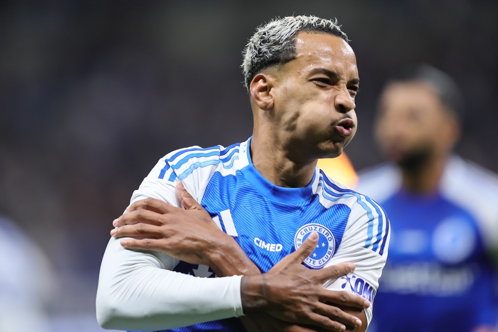 Matheus Pereira comemora gol marcado pelo Cruzeiro diante do São Paulo