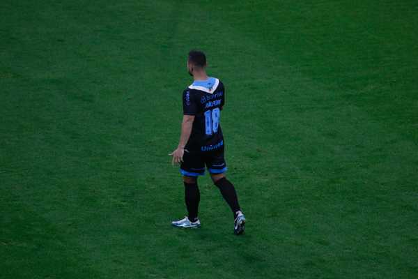 Grêmio tem atuação fraca e João Pedro falha em derrota para o Criciúma