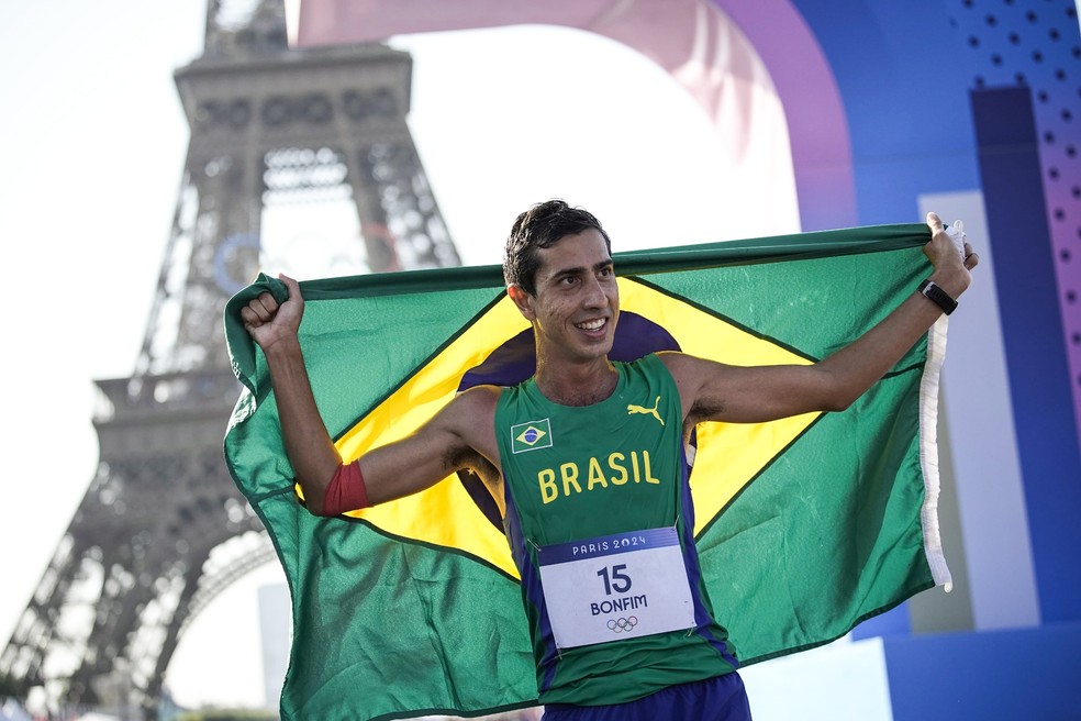 Caio Bonfim conquista a medalha de prata em Paris — Foto: Alexandre Loureiro/COB