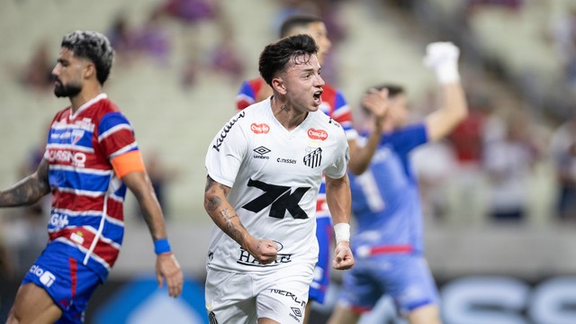 Barreal comemora gol contra o Fortaleza
