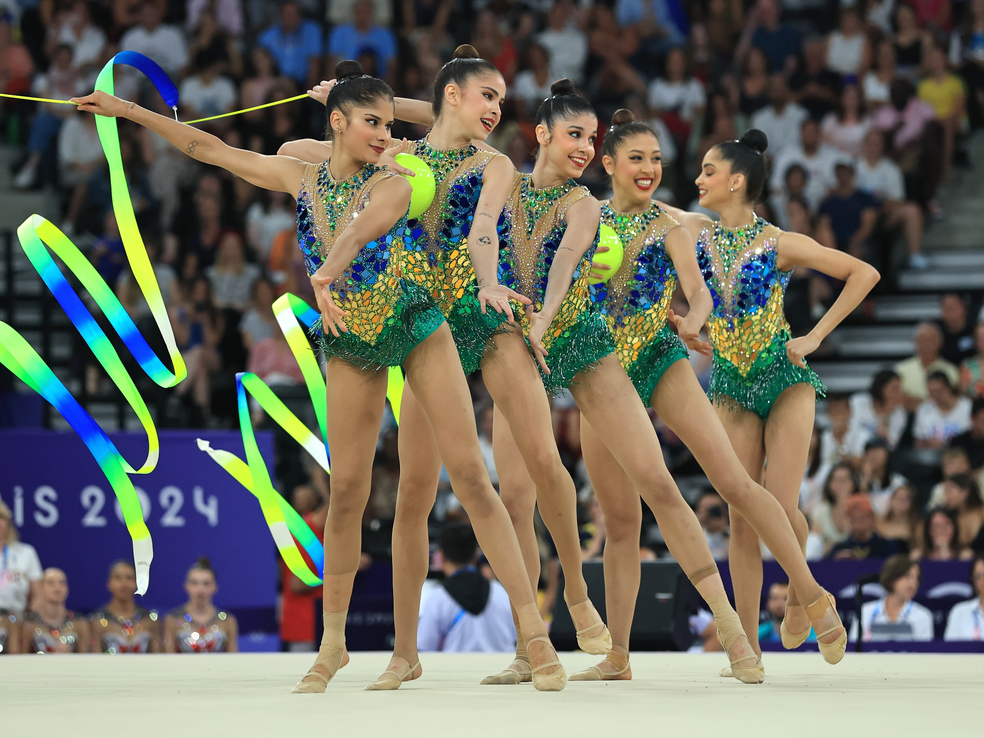 Conjunto do Brasil na ginástica rítmica dos Jogos de Paris em 2024 — Foto: Ricardo Bufolin/CBG