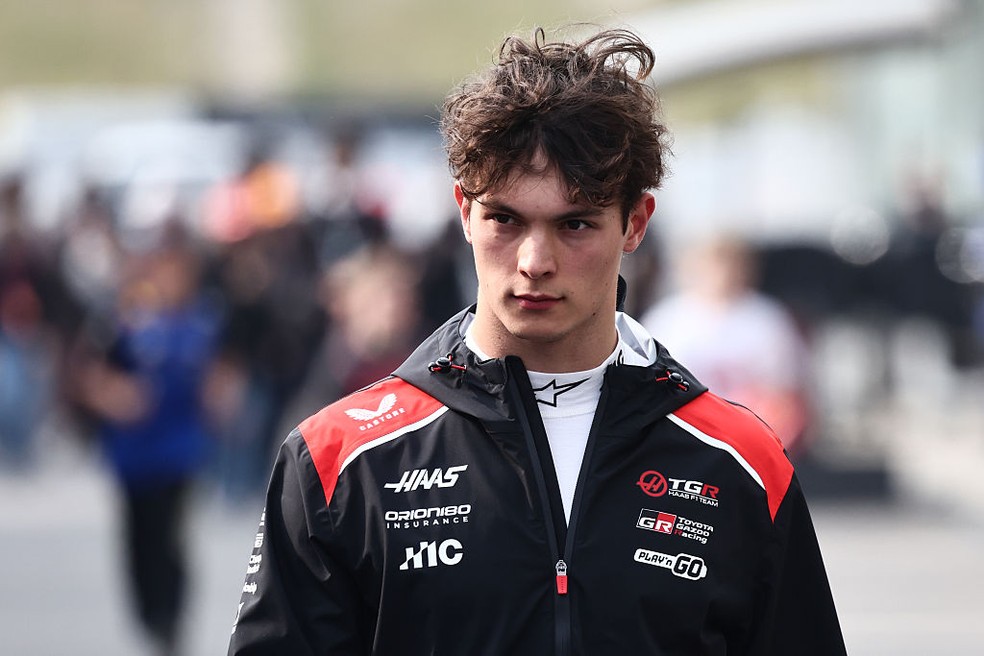 Oliver Bearman abandonou o GP do Japão da F1 2026 após batida forte — Foto: Jakub Porzycki/NurPhoto via Getty Images
