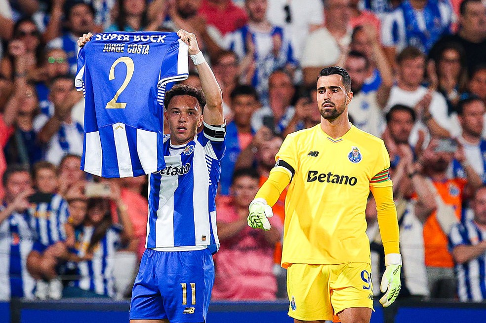 Pepê homenageia Jorge Costa em vitória do FC Porto sobre o Vitória de Guimarães