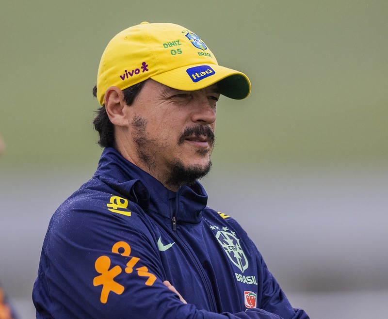 Vasco abre negociação para contratar Fernando Diniz
