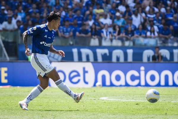 Capitão Romero está perto de se tornar estrangeiro com mais jogos no Cruzeiro