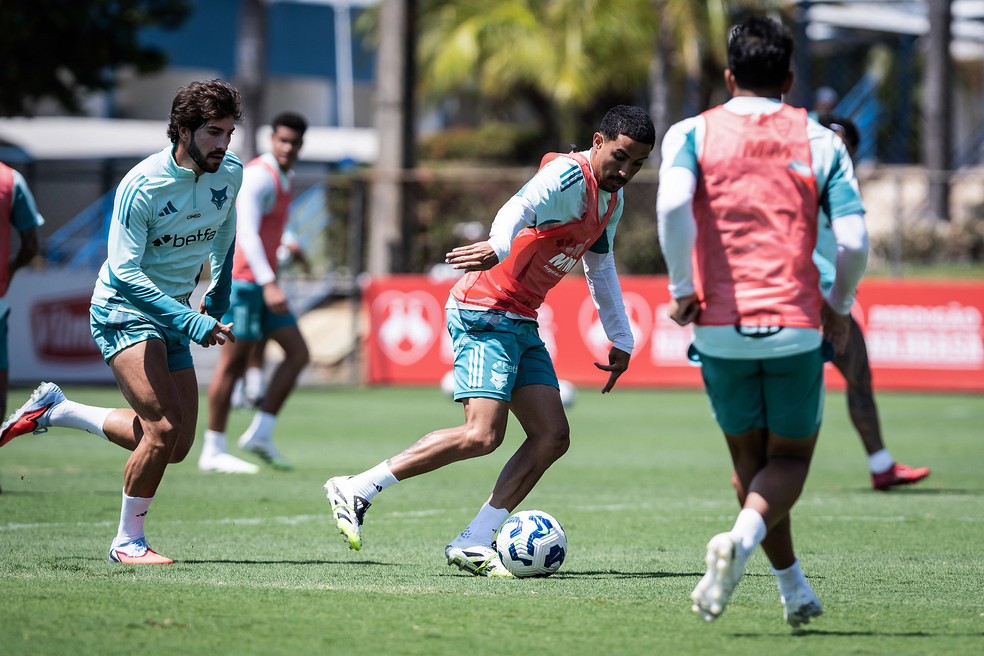 Lucas Silva e Christian em treino do Cruzeiro — Foto: Gustavo Aleixo/ Cruzeiro