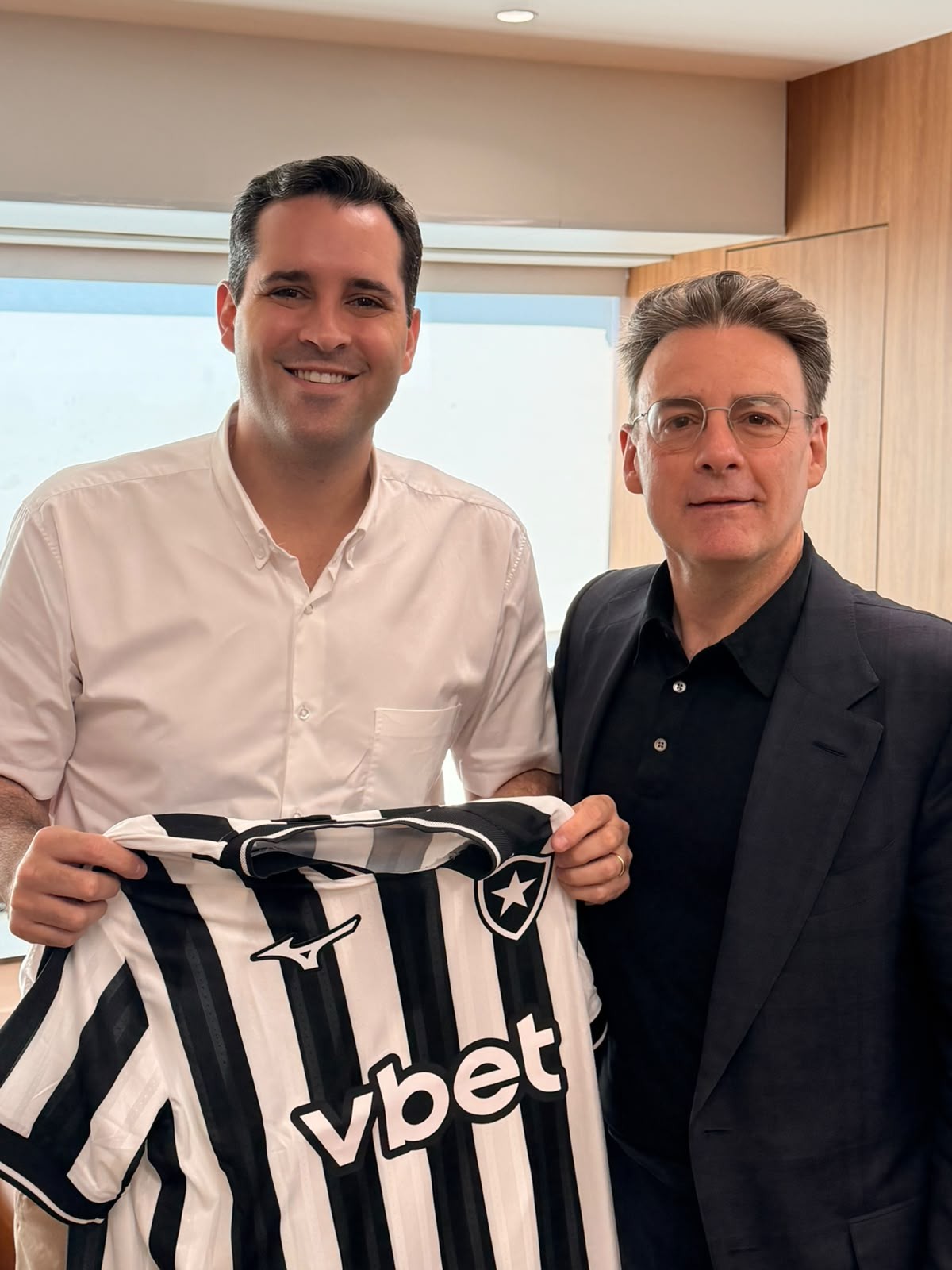 Gabriel de Alba se reúne com prefeito do Rio e reforça parceria com o Botafogo