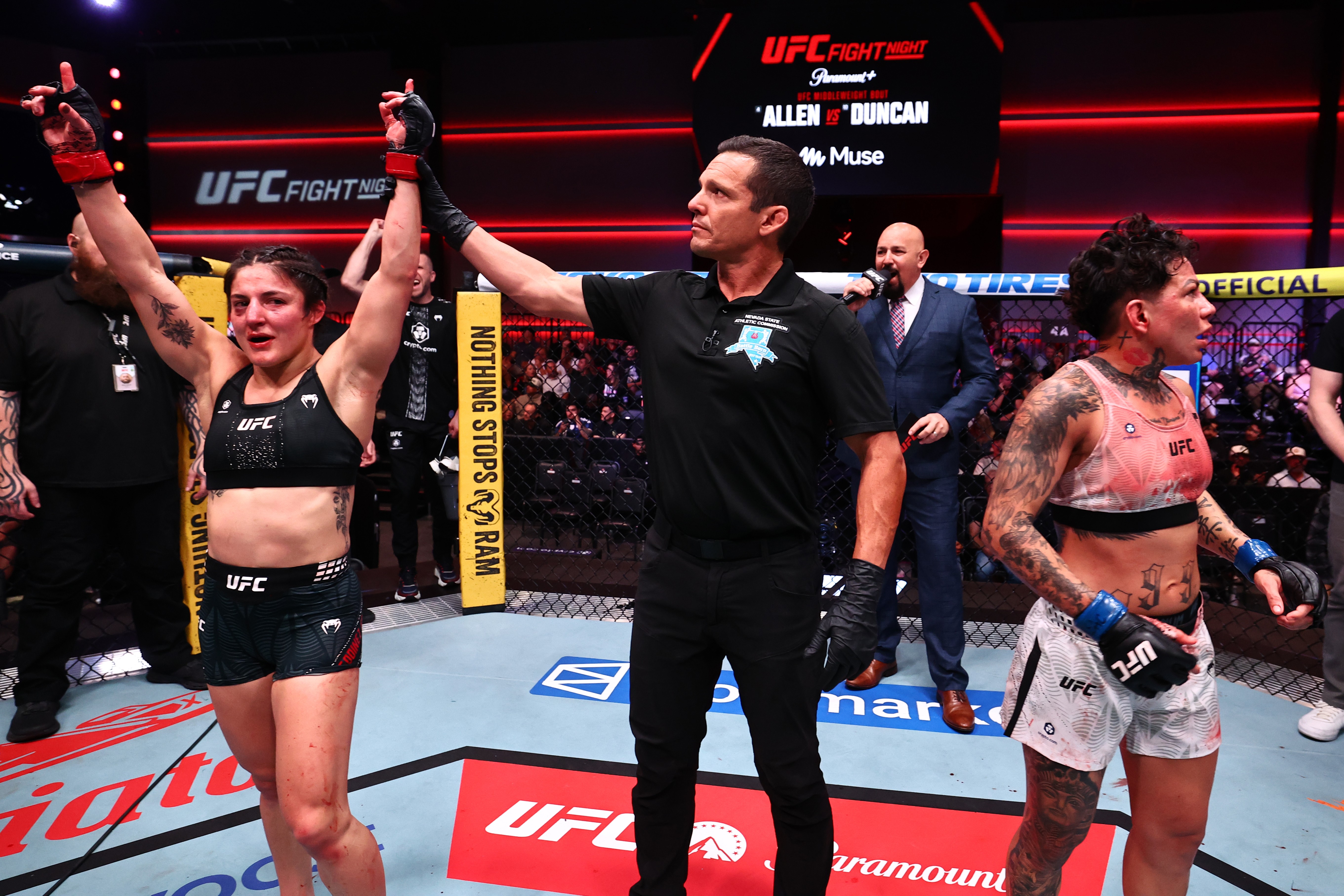 UFC: dupla brasileira perde no card principal, que tem nocautes brutais com chutes