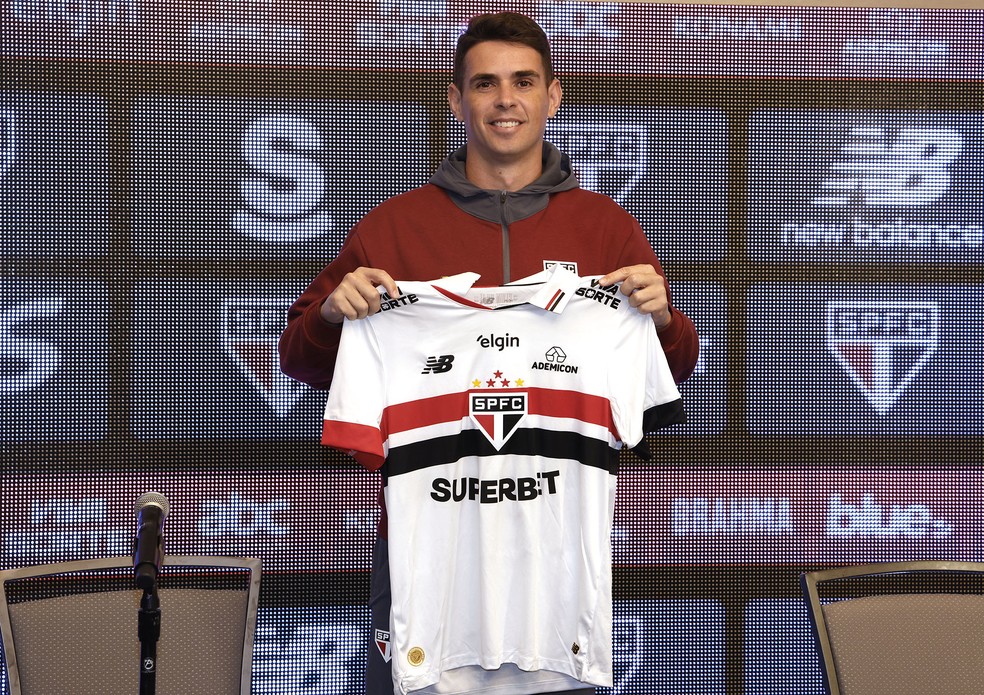 Oscar foi apresentado no São Paulo nesta temporada — Foto: Rubens Chiri/Saopaulofc.net