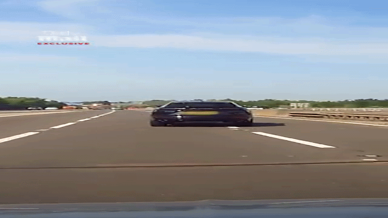 Ex-jogador da Inglaterra bate Lamborghini de R$ 2,5 milhões; polícia encontra "gás do riso" no veículo