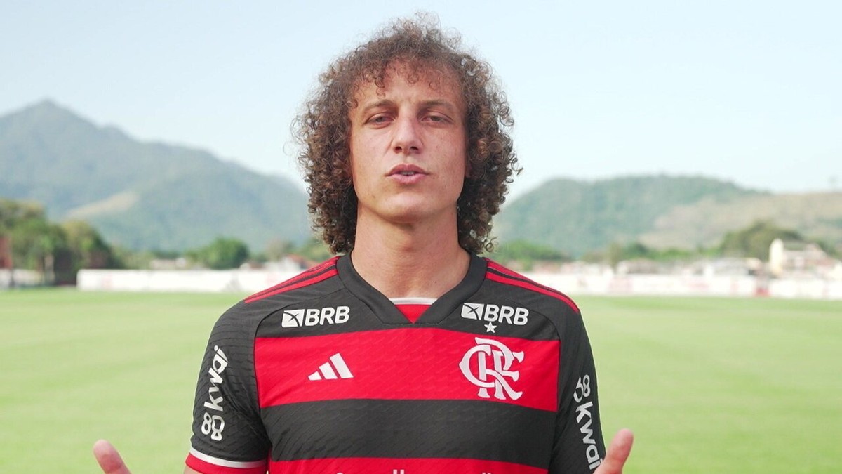 David Luiz revela hábito de pescar à noite e comenta treino de faltas no Flamengo