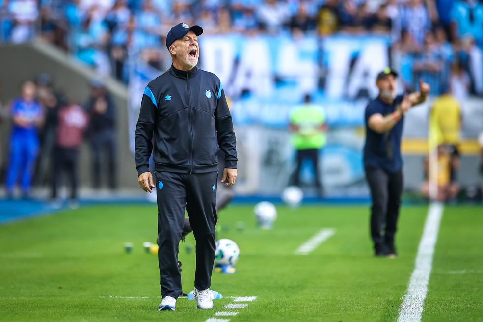 Mano Menezes em derrota do Grêmio — Foto: Lucas Uebel/Grêmio