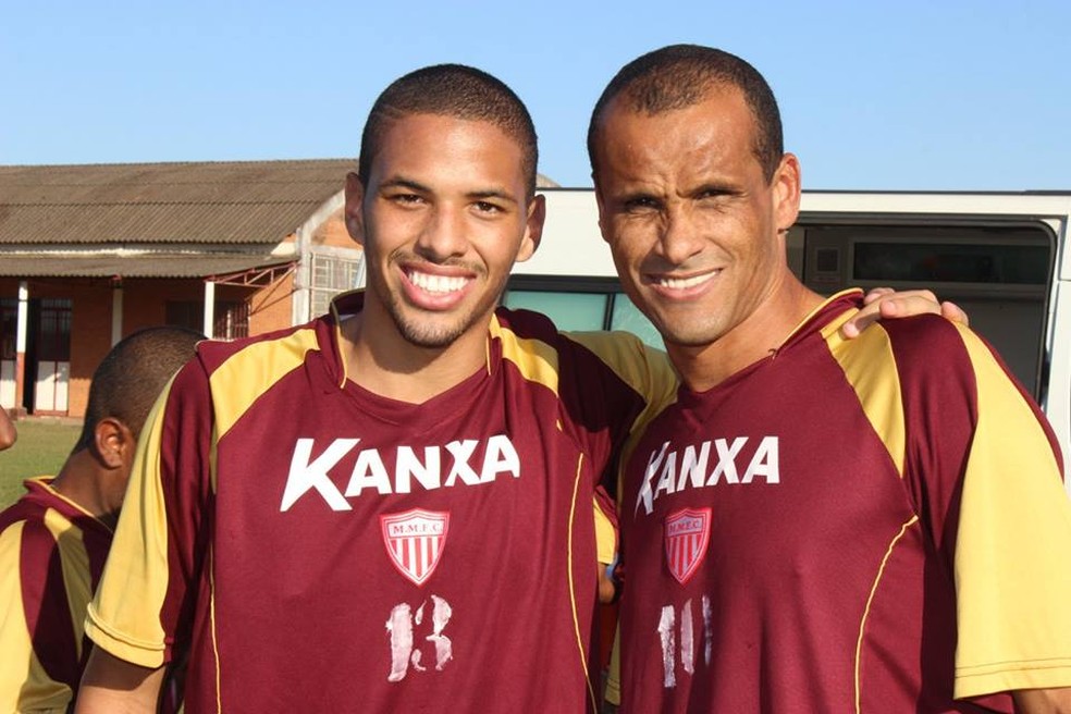 Rivaldo também jogou com o filho em 2015 — Foto: Geraldo Bertanha/Mogi Mirim