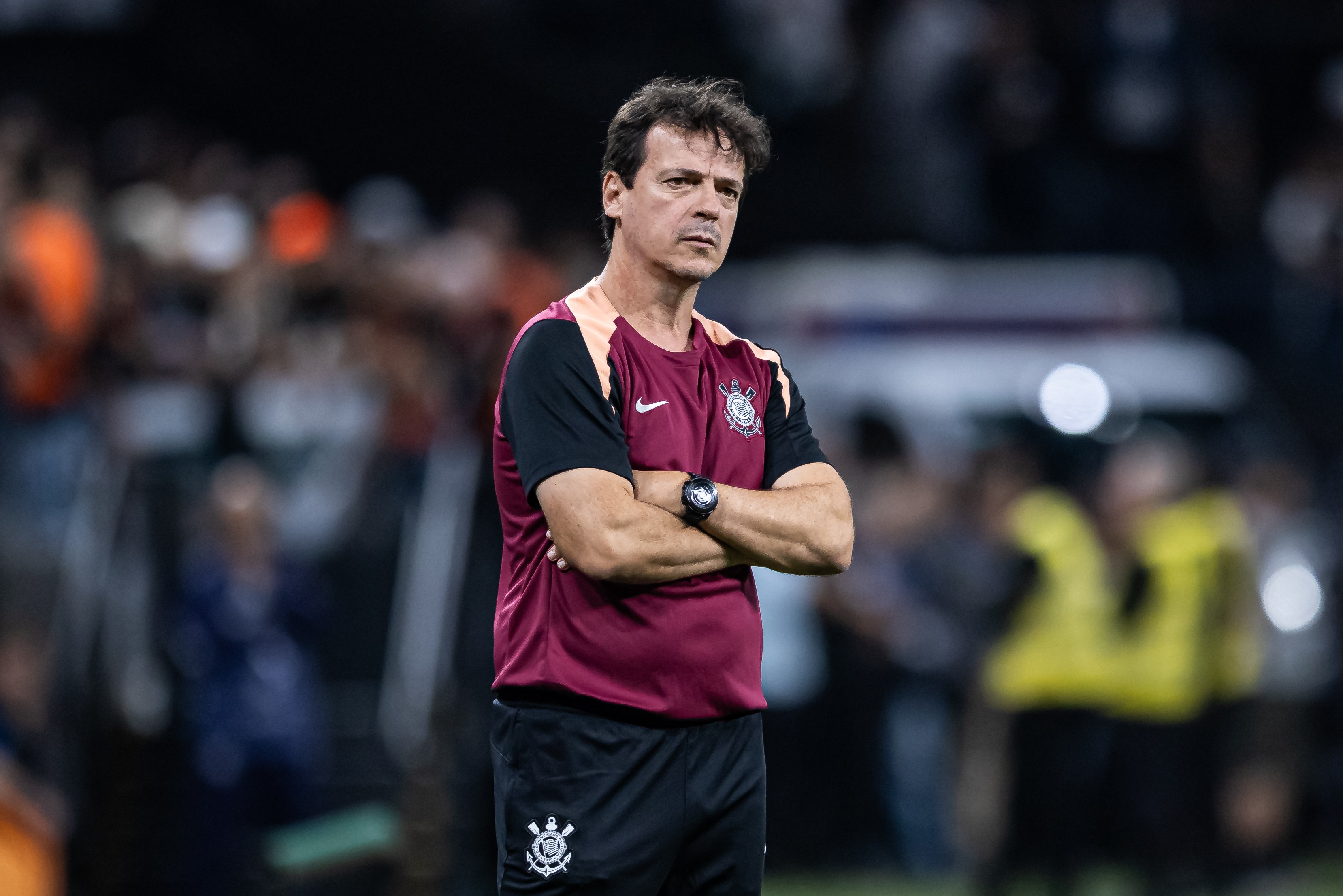 Diniz, técnico do Corinthians, pode ser punido com até seis partidas por críticas à arbitragem