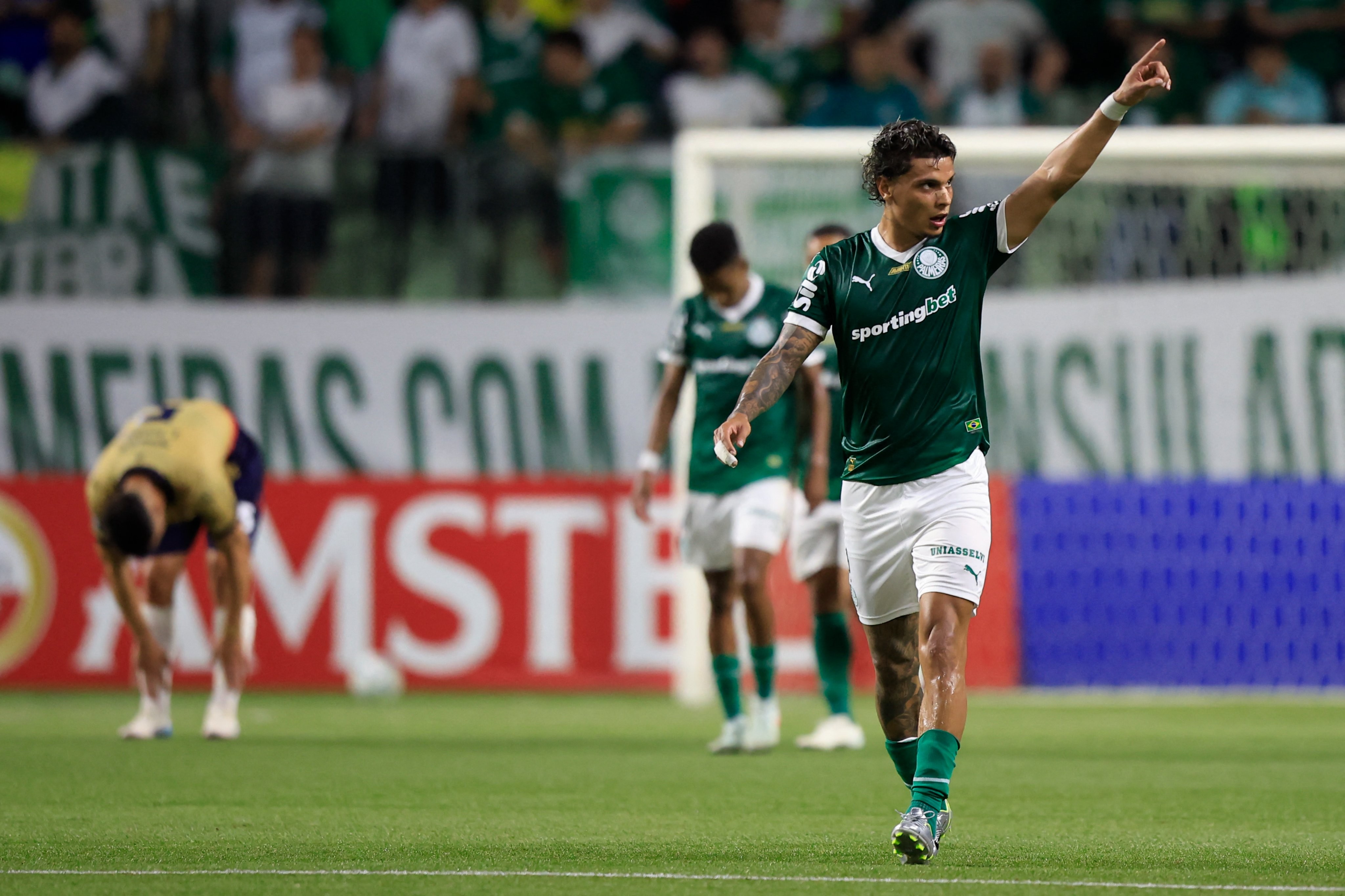 Palmeiras Recebe Críticas, Mas Tira Lições de Vitória Tensa no Futebol