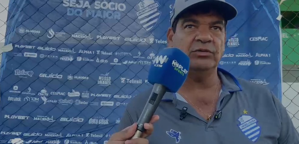 Moacir Júnior disse que CSA deve receber reforços para meio-campo e ataque — Foto: Reprodução CSATV