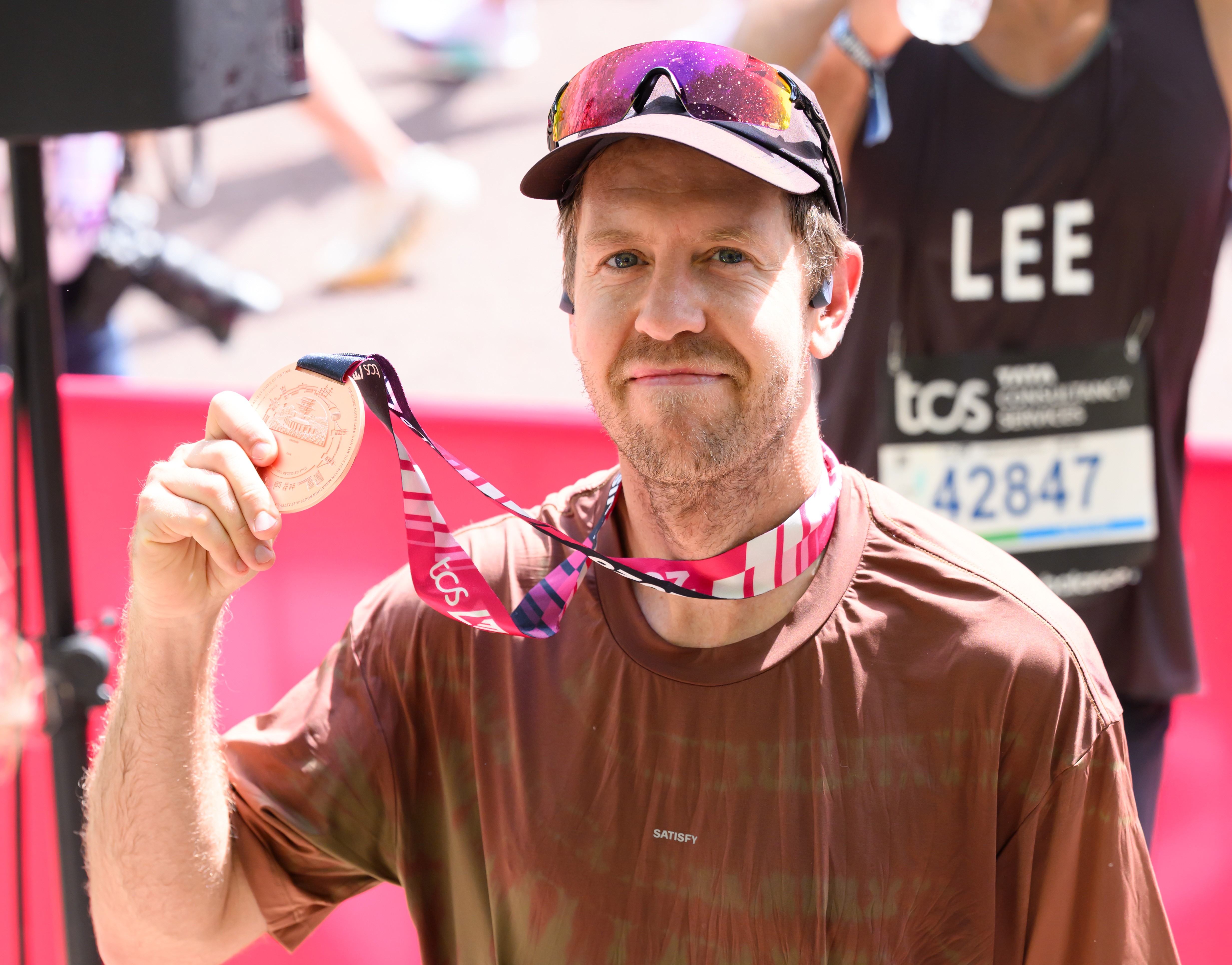 Vettel corre Maratona de Londres em menos de 3h e celebra: "Objetivo ambicioso"