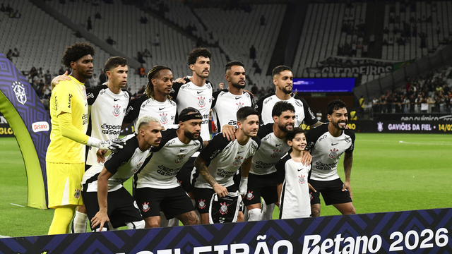 Time posado do Corinthians em jogo contra o Bragantino