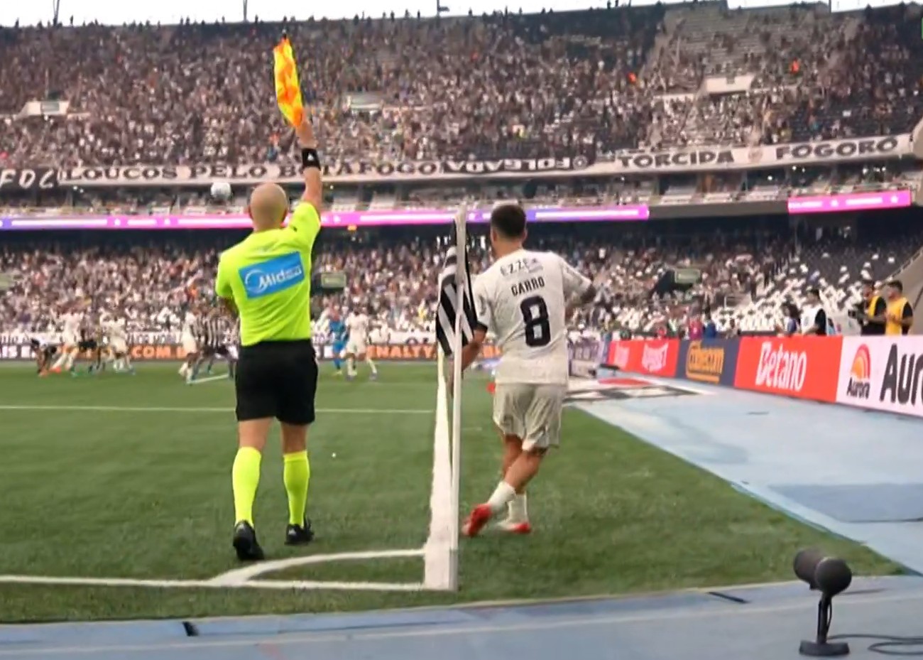 Corinthians tem gol anulado em jogo contra Botafogo por cobrança irregular de escanteio; veja vídeo