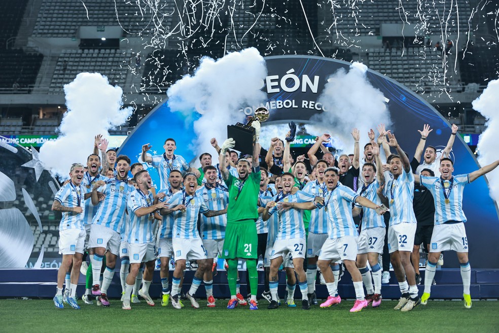 Racing comemora a conquista da Recopa Sul-Americana em 2025 — Foto: Racing/Divulgação