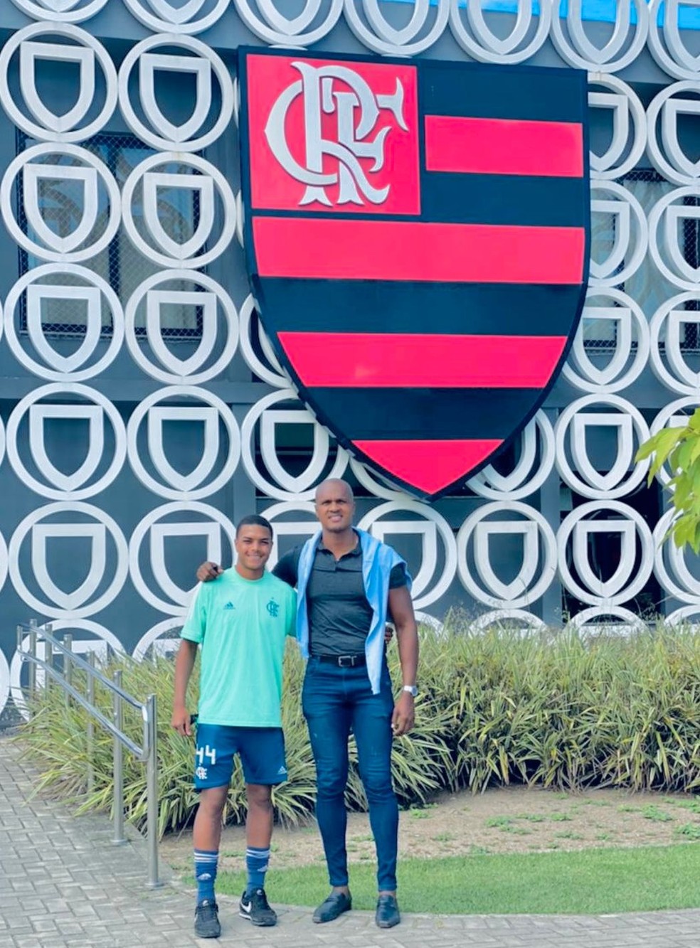 Igor Jesus e seu empresário Tales Ricarte no Flamengo — Foto: Arquivo Pessoal