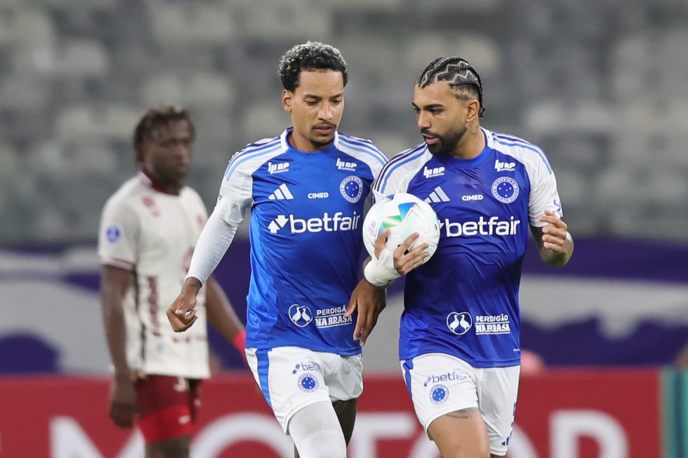Matheus Pereira e Gabigol, Cruzeiro — Foto: Gilson Lobo/AGIF