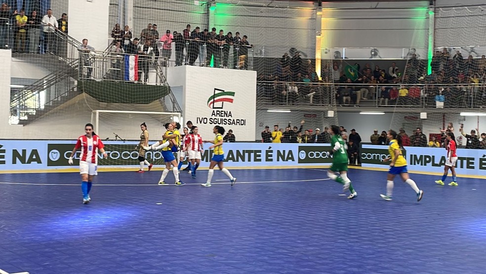 Brasil é campeão do 1º Torneio Internacional de Futsal Feminino — Foto: Bárbara Mendonça