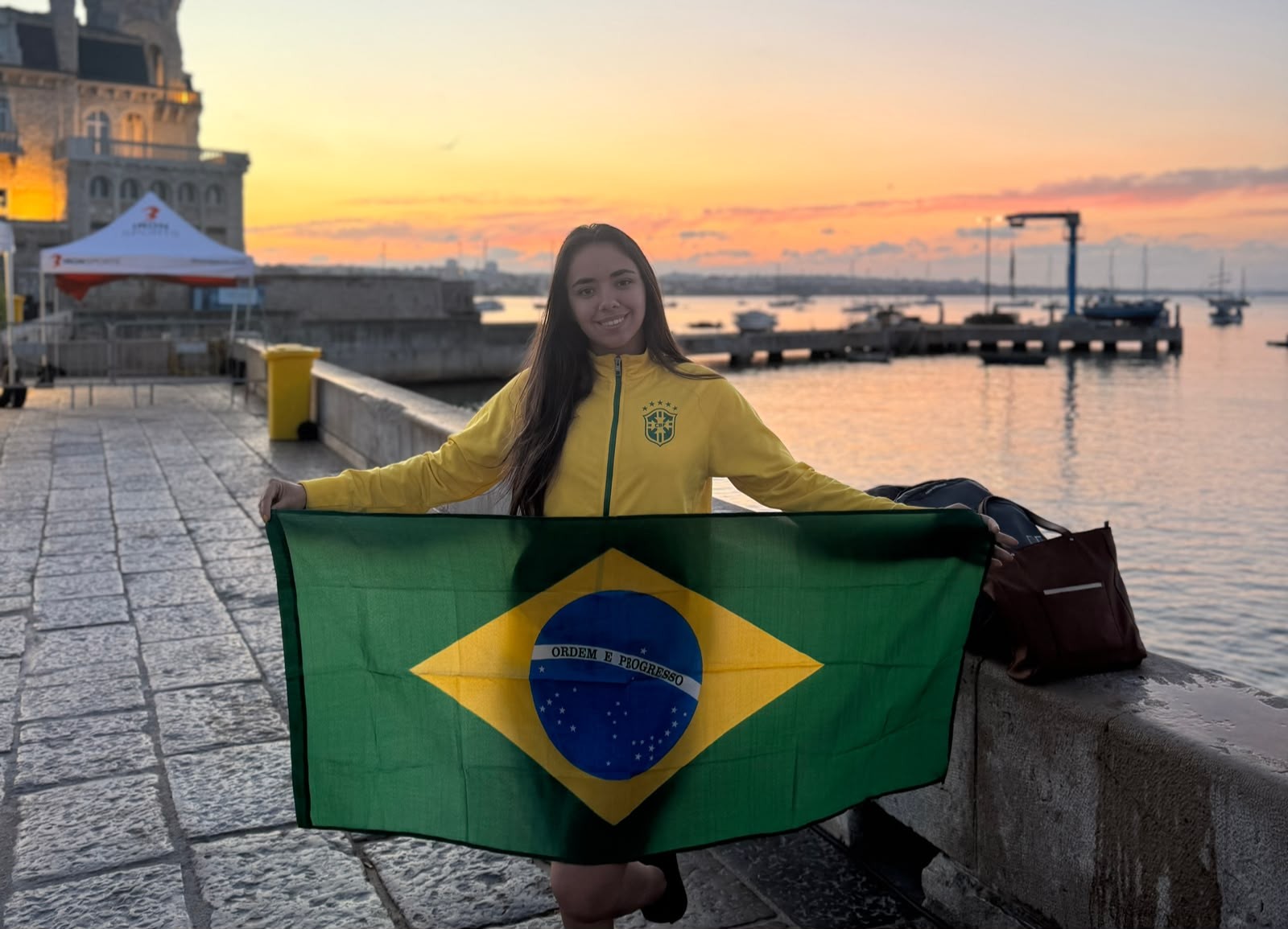 Bela Faria conquista ouro em Portugal e leva Brasil ao topo do pódio no Swim Grand Prix