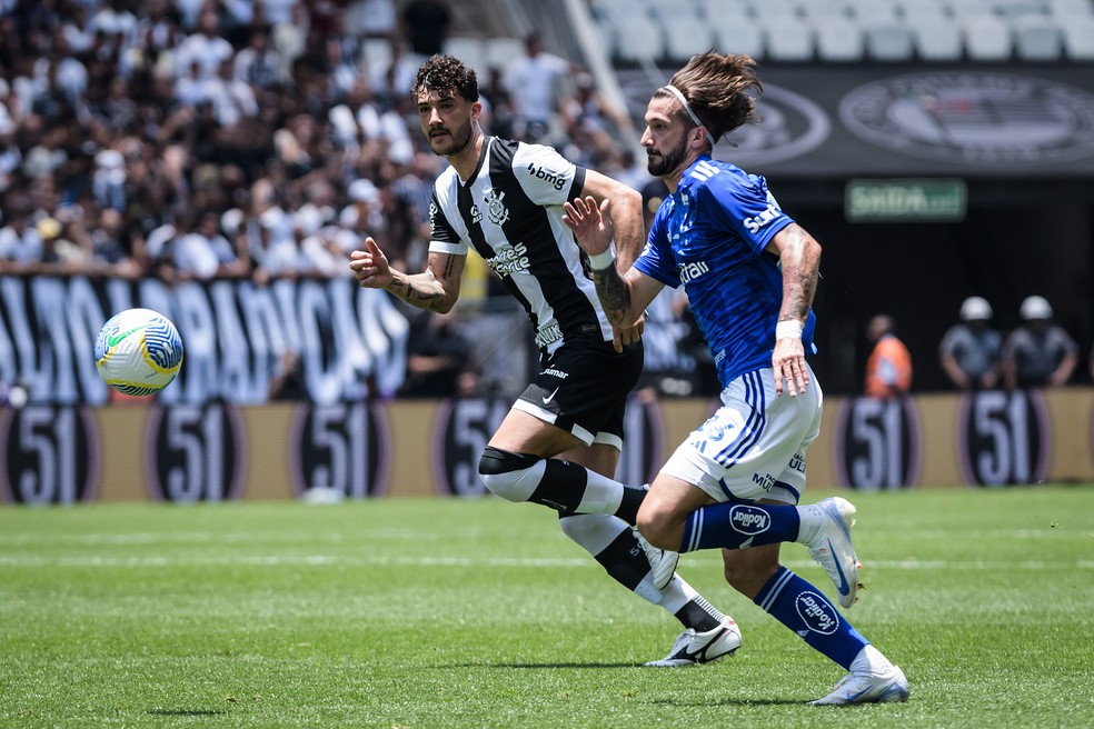 Gustavo Henrique e Lautaro Díaz em Corinthians x Cruzeiro — Foto: Gustavo Aleixo/Cruzeiro